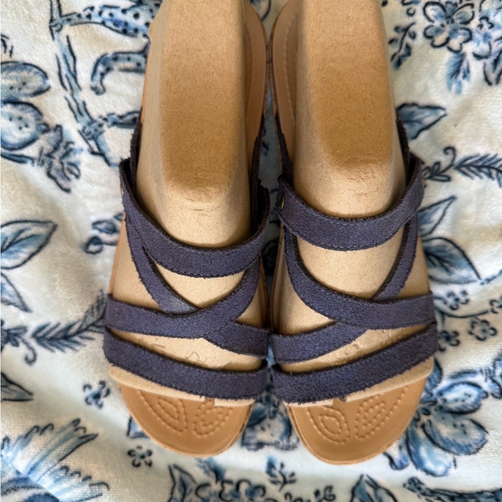 CROCS Black Sandals Comfortable Strappy Design